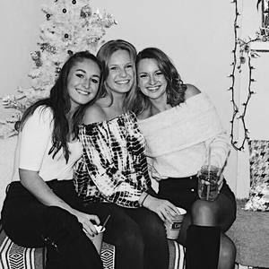 Meet your Posher, Caitlin